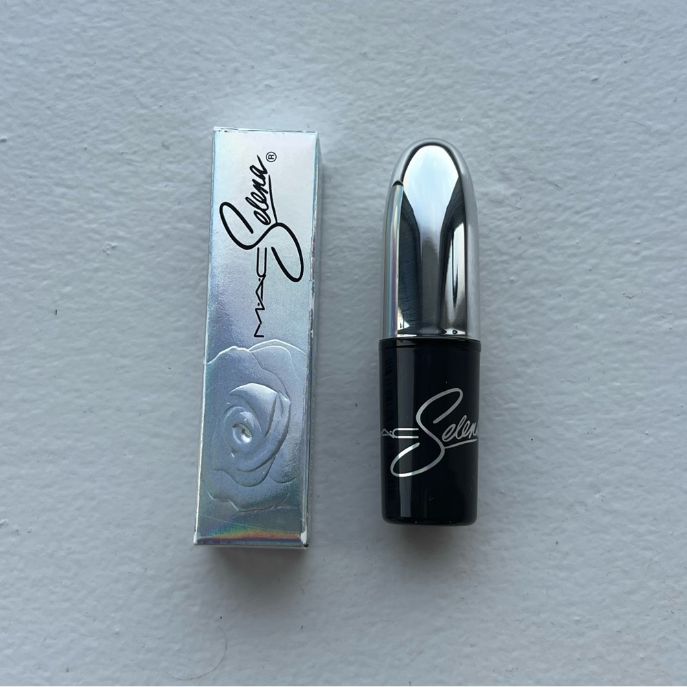 New MAC Selena Queen of Cumbia lipstick 0.10 oz/ 3 g